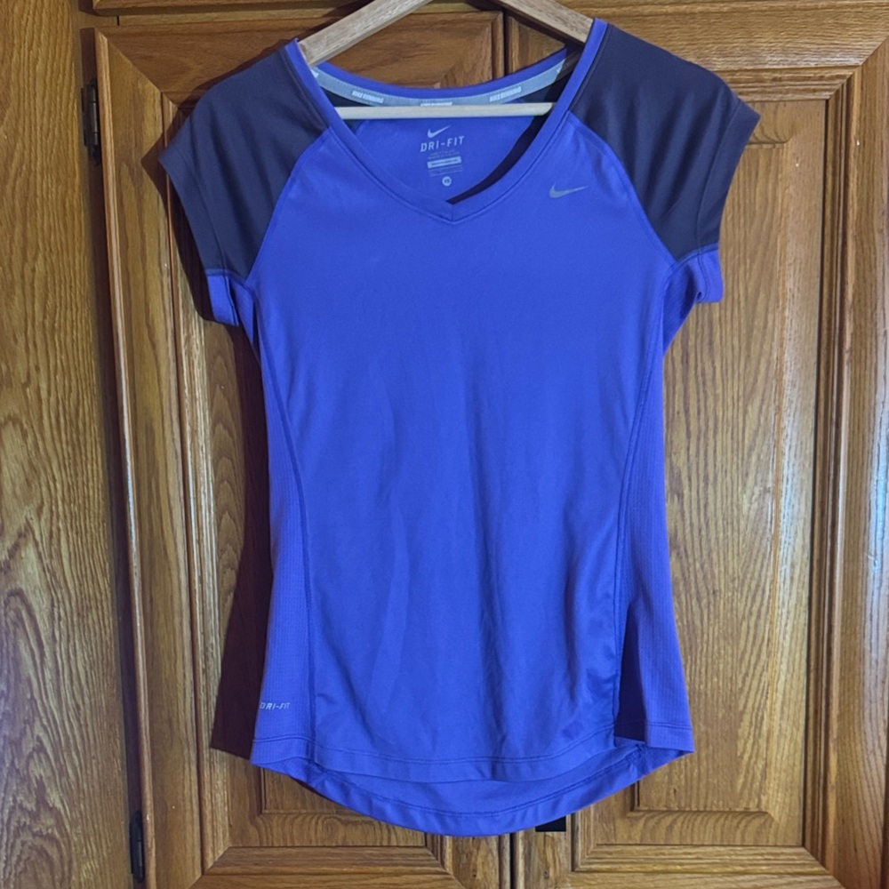 Nike Women's Purple Short Sleeve Tee